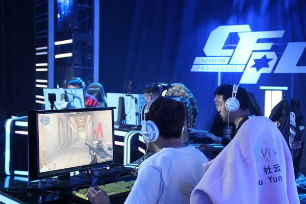 依然保持理 依然保持理